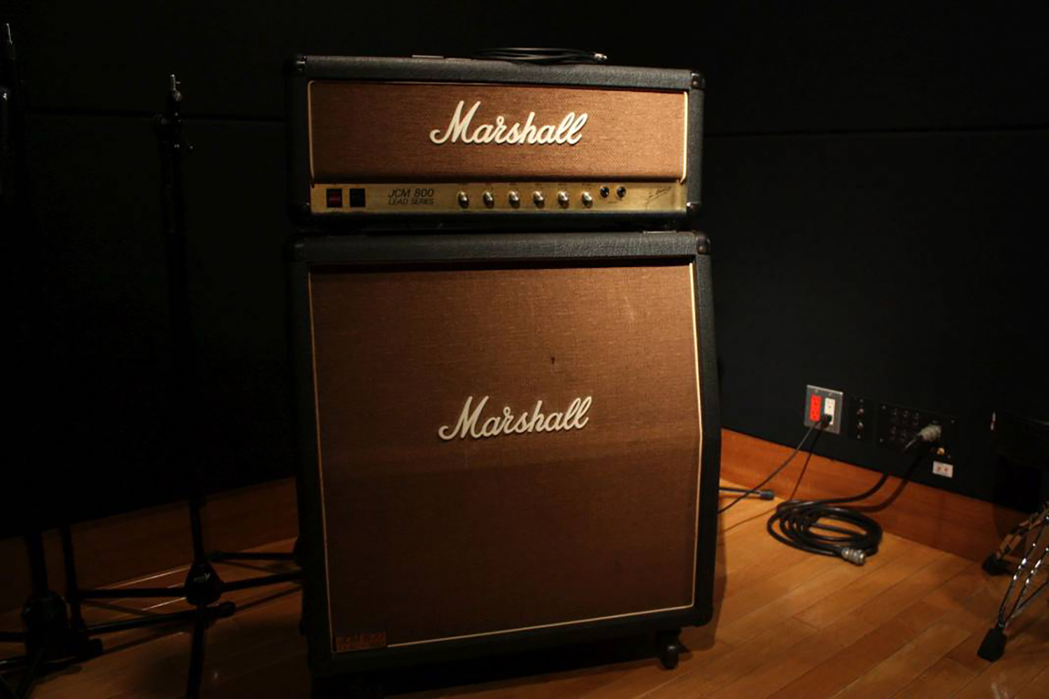 Amplifier cabinet